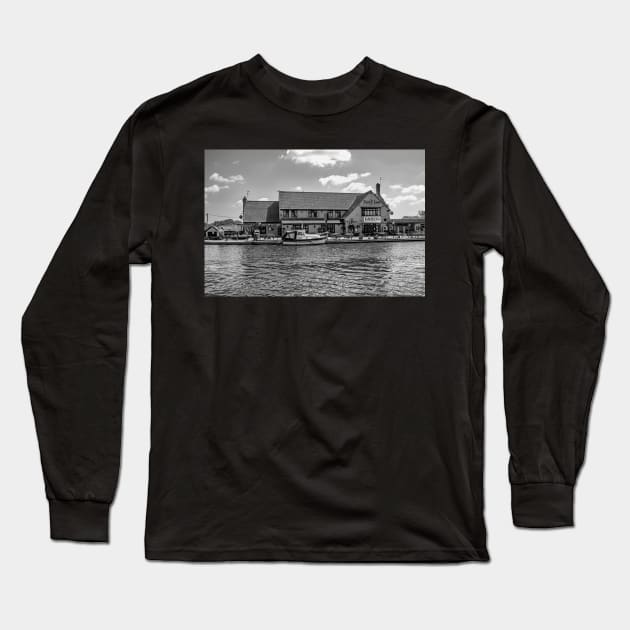 Horning Ferry on the bank of the River Bure, Norfolk Broads Long Sleeve T-Shirt by yackers1